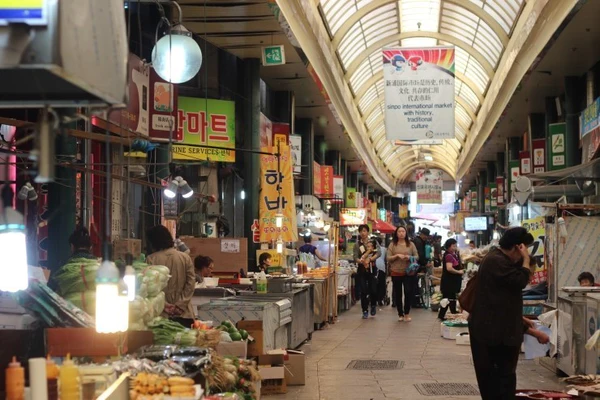 シンポ（新浦）国際市場：地元の味と独特の雰囲気を体験