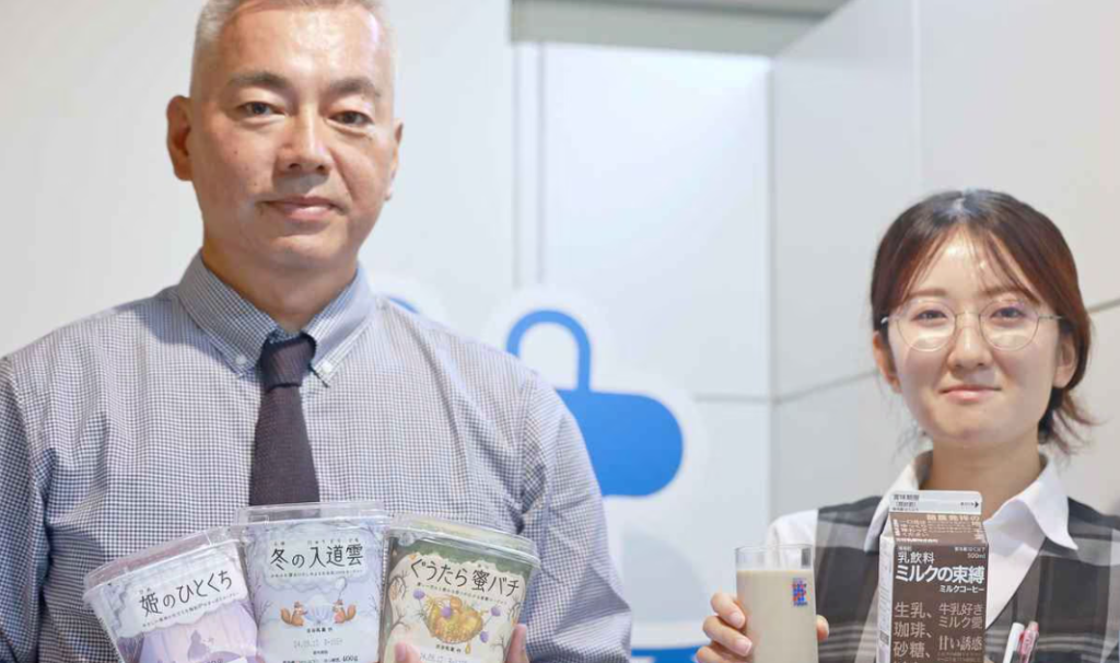 古谷乳業のコーヒー牛乳「ミルクの束縛」（左）とヨーグルトシリーズの「冬の入道雲」＝7日、千葉市（本江希望撮影）