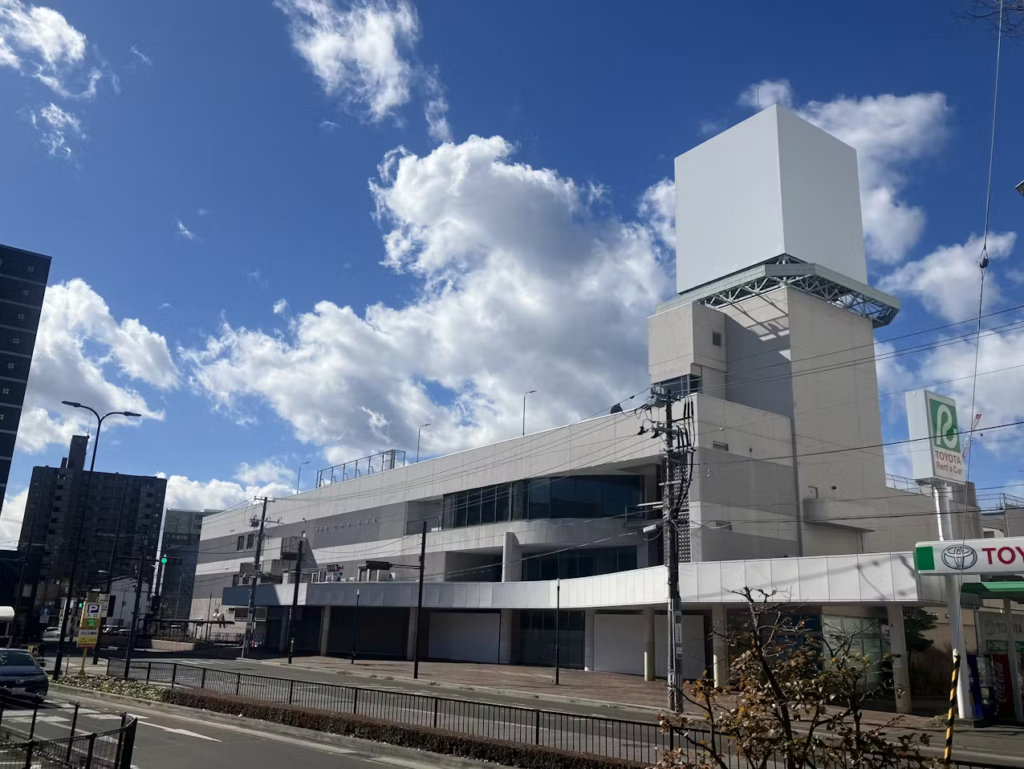 解体が決まった旧イトーヨーカドー福島店の建物