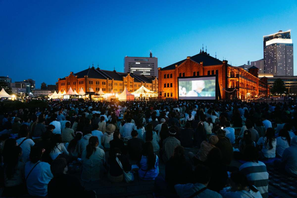 横浜の夜景と映画が融合！無料で楽しめる「Seaside Cinema 2025」5月開催決定