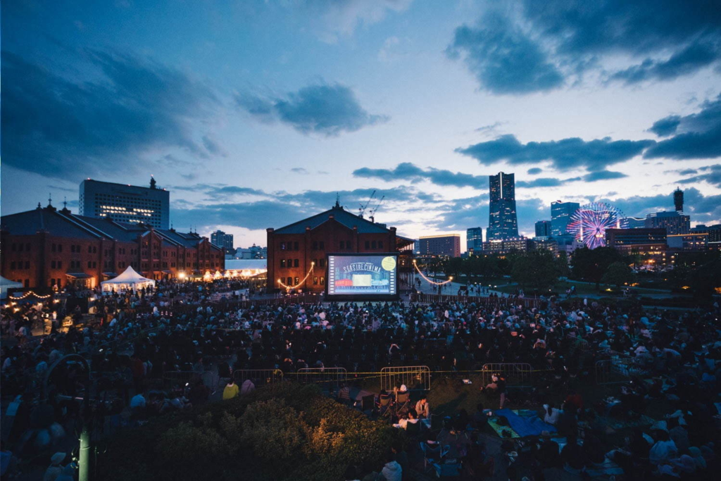 横浜の夜景と映画が融合！無料で楽しめる「Seaside Cinema 2025」5月開催決定