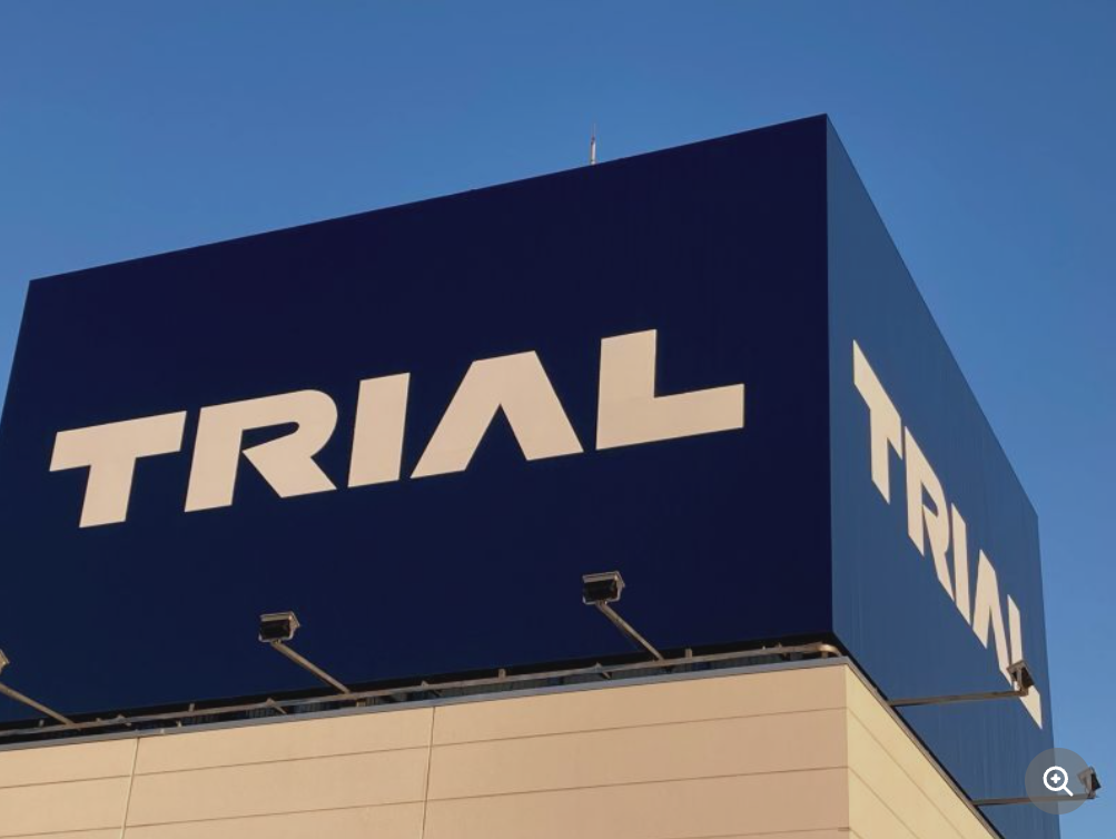 埼玉県東松山市小松原町（旧 西友東松山店跡地）にオープンしたメガセンタートライアル東松山店の看板画像