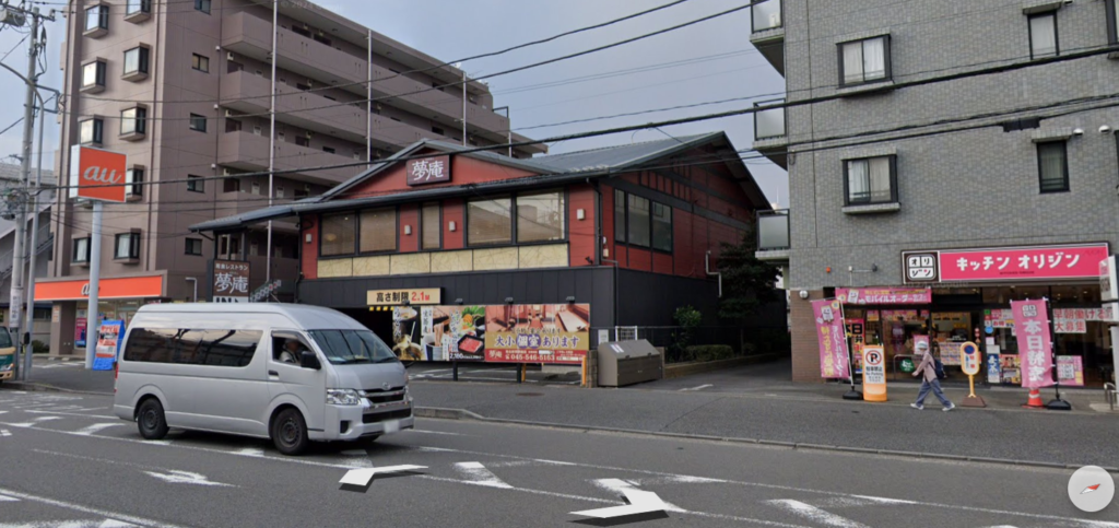 AUショップ・夢庵・キッチンオリジンが並ぶ。