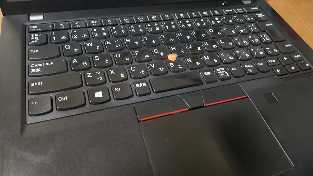 私が現在使っているLenovoThinkPad X395
Ryzen 5 Pro 3500U・メモリ8GB・SSD512GBの実物画像。