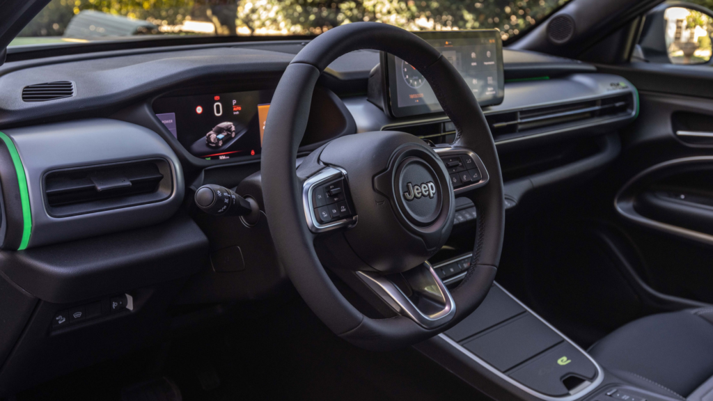 Jeep Avenger 4xe Hybrid1の内装画像。